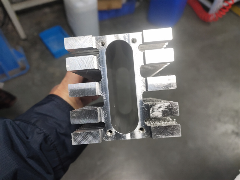 电池冷却充电桩散热设备散热器桃子视频官网更新在线观看