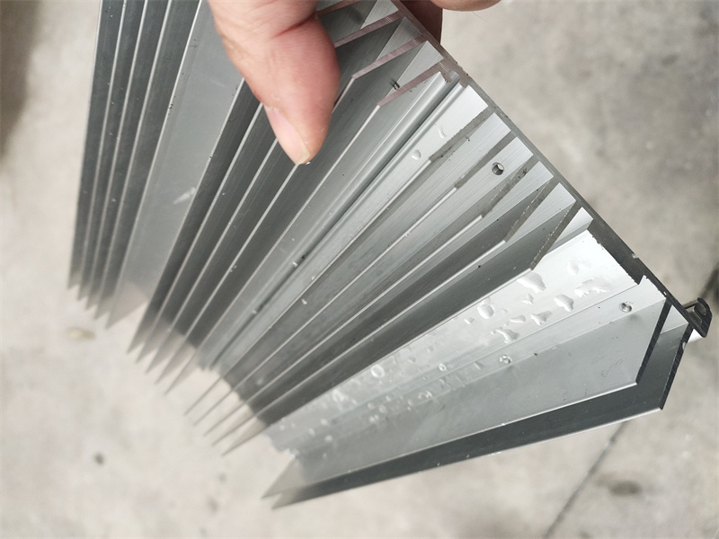 桃子视频官网更新在线观看模块型电子散热片