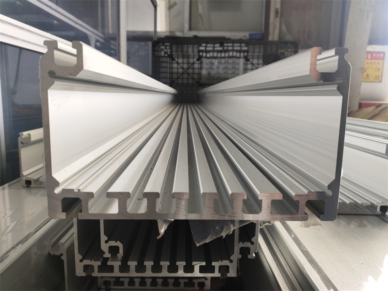 桃子视频官网更新在线观看挤压